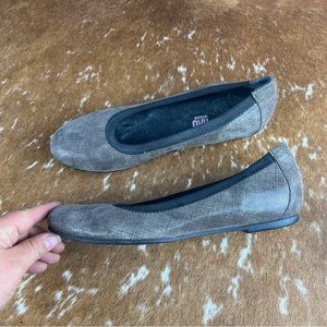 Munro flat shoe